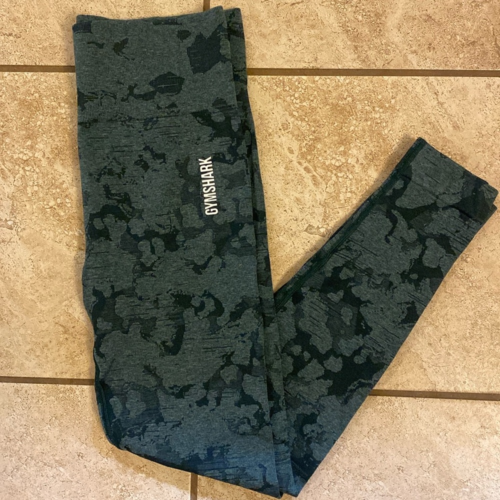 GYMSHARK ADAPT CAMO LEGGINGS- SIZE M